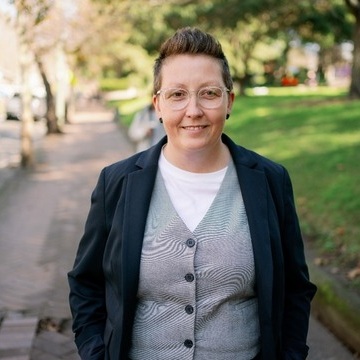 Dr Nicola Straiton