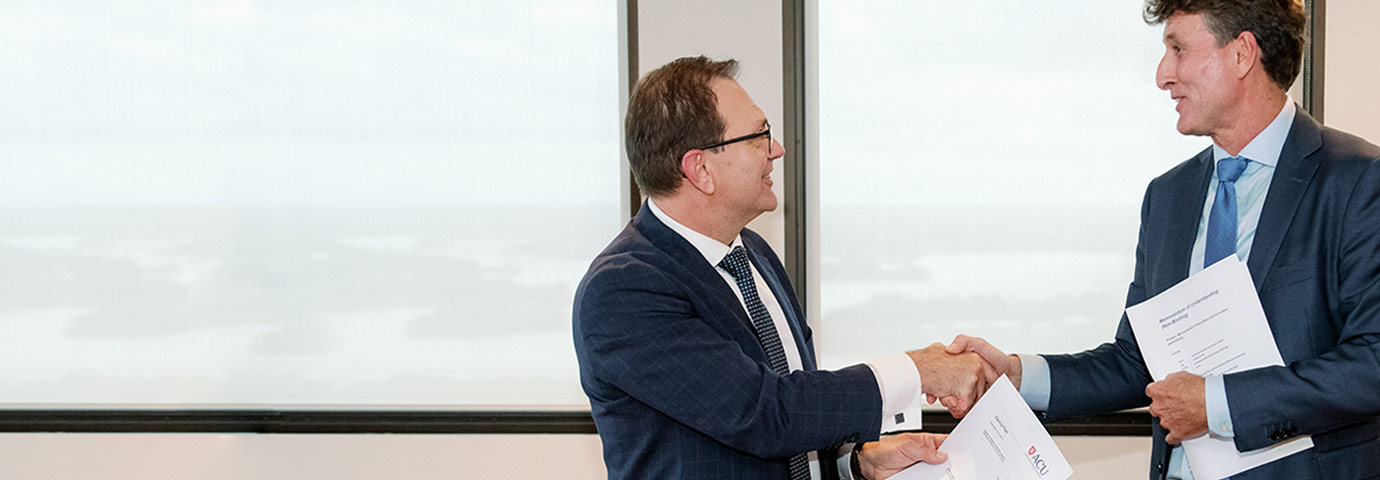 ACU VC and President Professor Zlatko Skrbis shakes hands with Microsoft ANZ Managing Director Steven Worrall after signing an MOU.