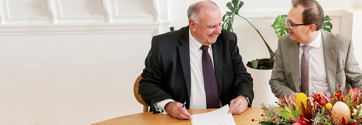 Teachers Mutual Bank Limited CEO Steve James and ACU VC and President Zlatko Skrbis sign an MOU.