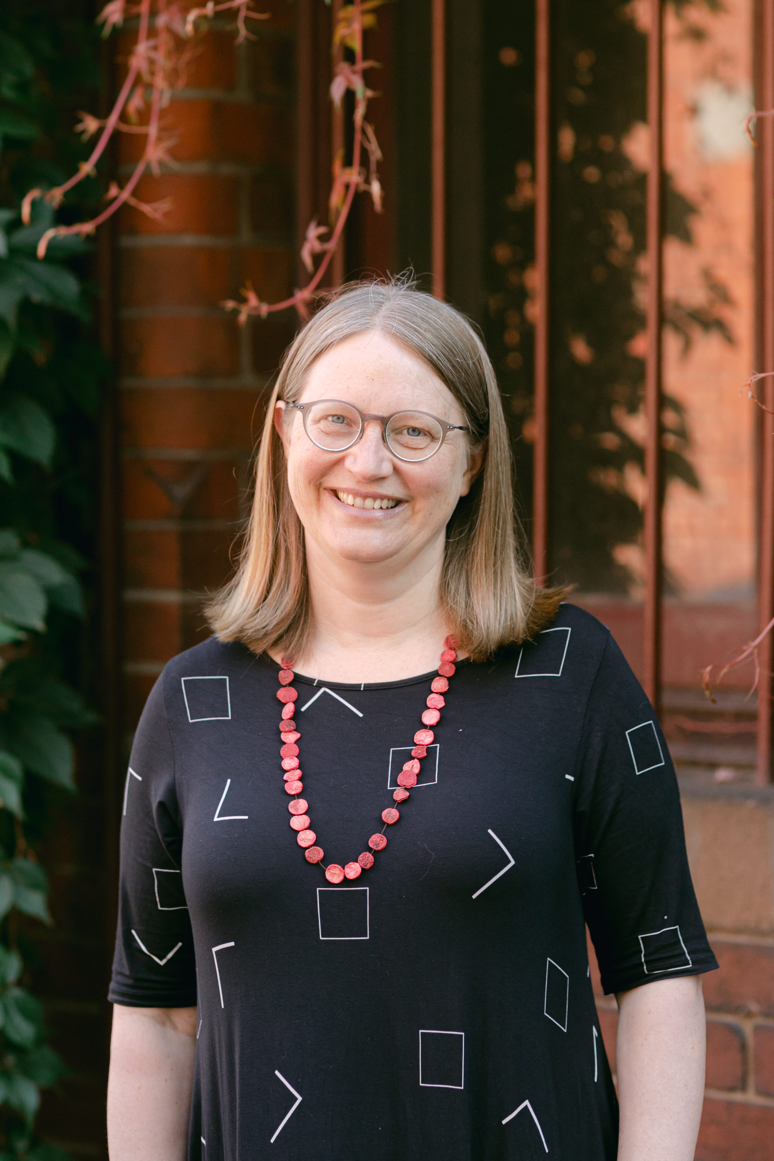Dr Ellen Warne