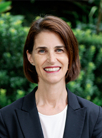Dr Nia Luxton