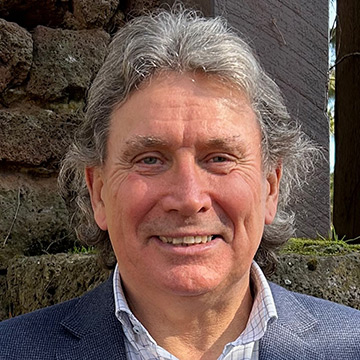  Dr David Arnold